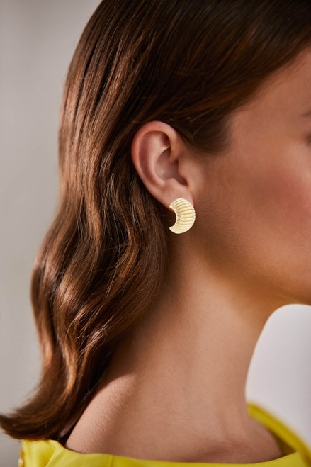 Gold | Ribbed Metal C-Hoop Earrings Form