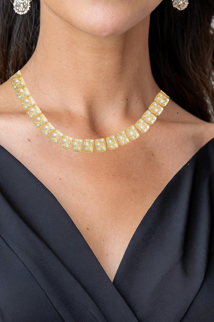 Gold | Scattered Pearl Metal Necklace Model