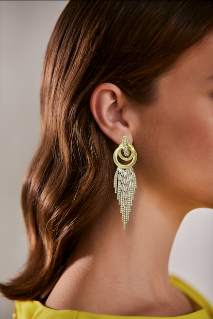 Gold | Gold Interlocking Fringe Earrings Model